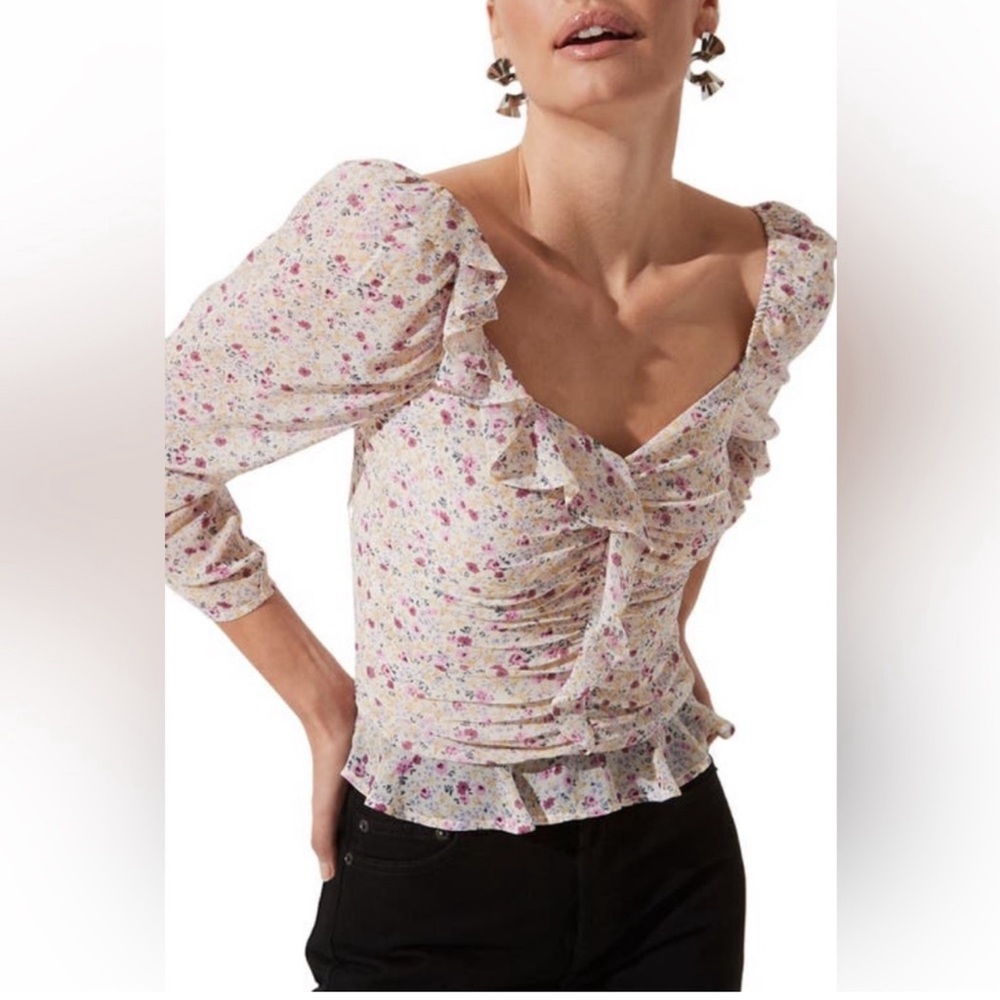 ASTR the Label Ruched Sleeve Floral Blouse
